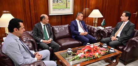 Islamabad 21.08.2026 : Speaker National Assembly Sardar Ayaz Sadiq in a meeting with Malaysian Parliamentary Delegation led by Minister for Interior Mr. Saifuddin Nasution bin Ismail at Parliament House